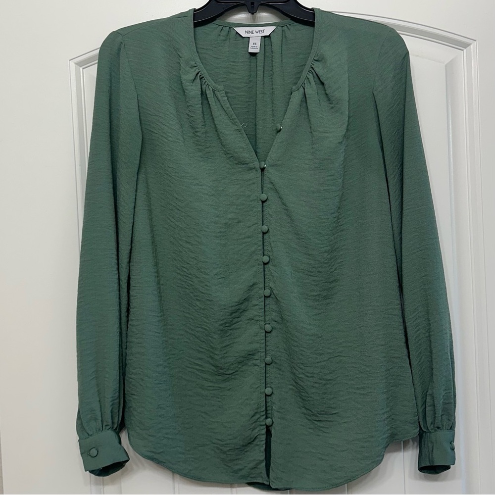 Nine West Women's Green Button-Up Blouse